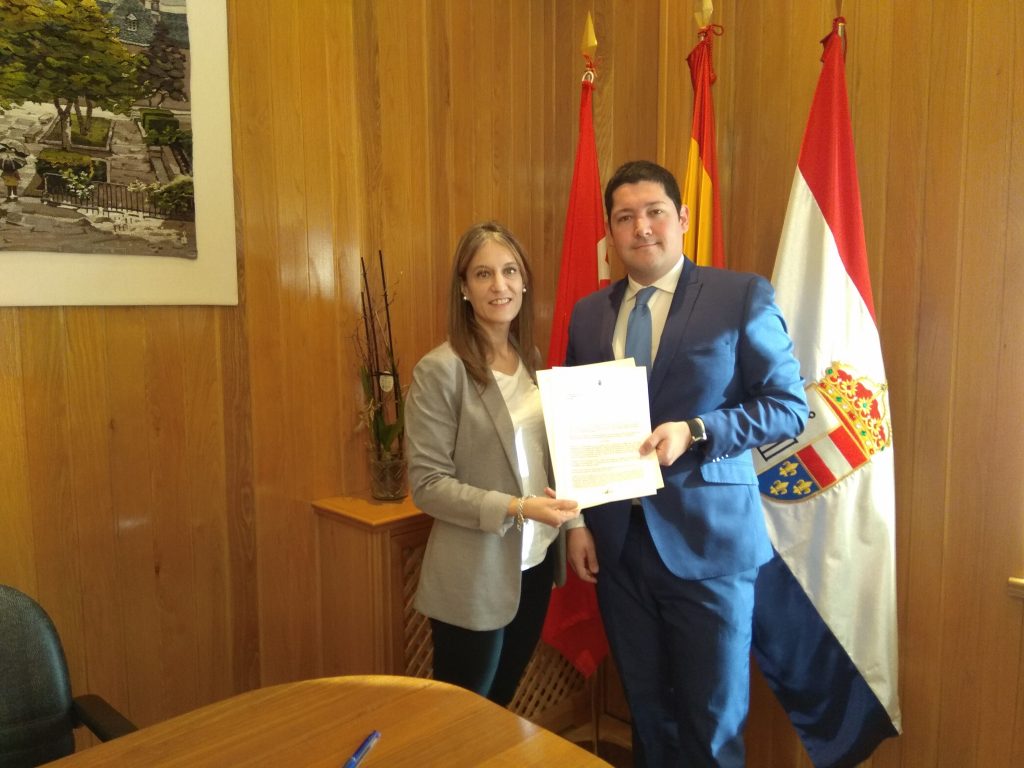 La Alcaldesa, Carlota Lopez Esteban y Antonio Ginés Vázquez, gerente de ALSA