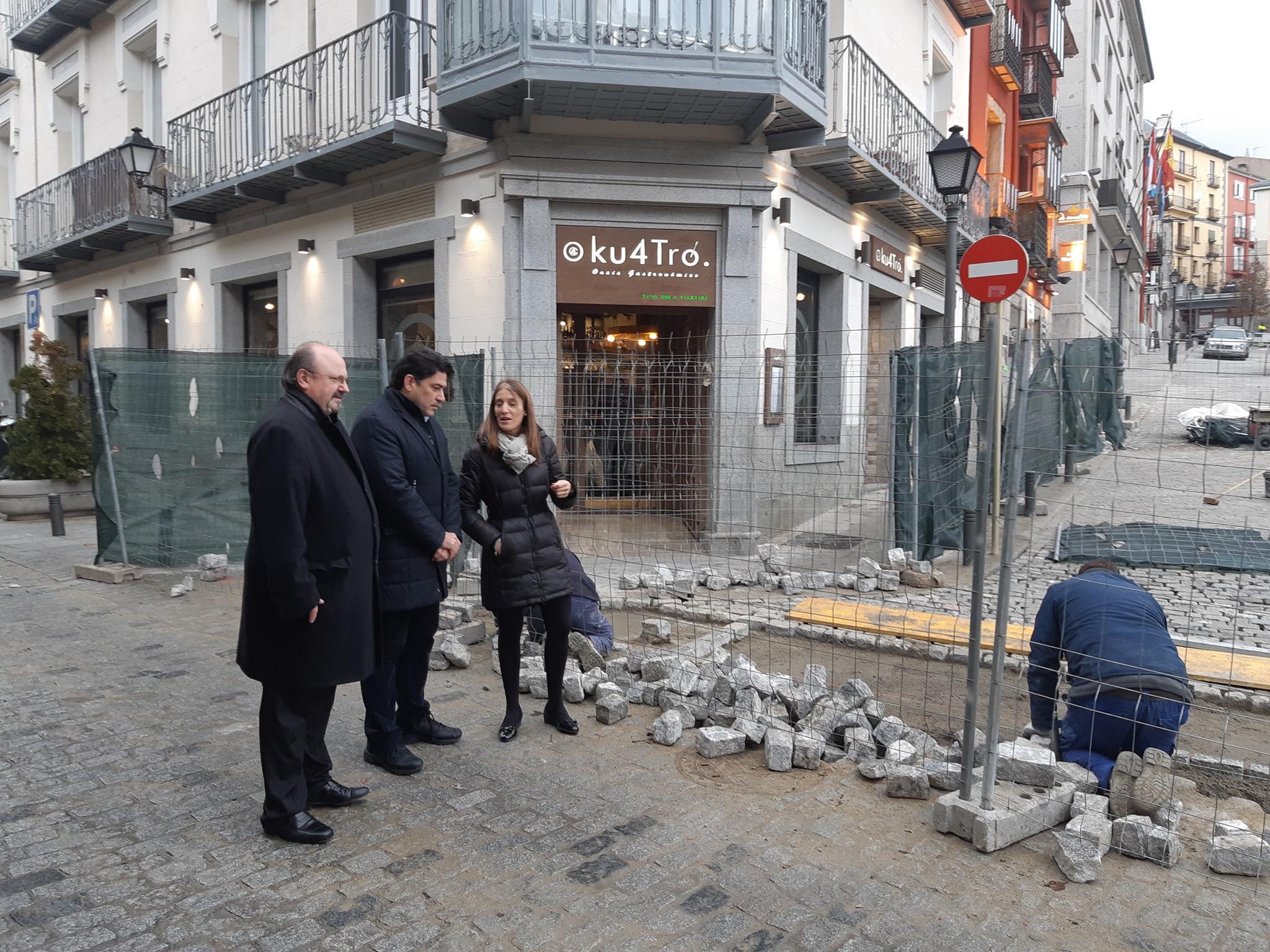 Consejero David Pérez visita obras PIR