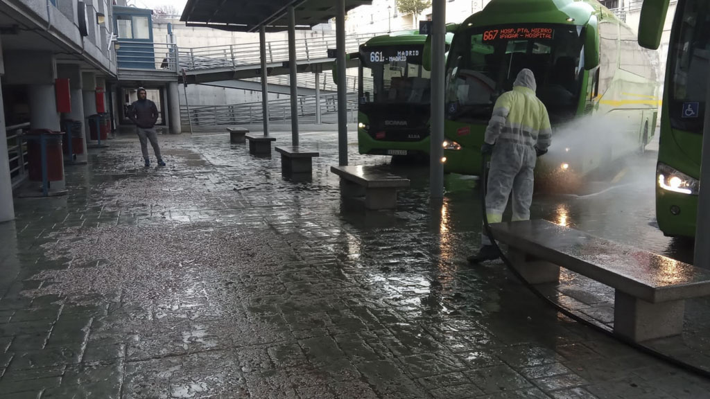 Limpieza y desinfección de estación de autobuses y diversas zonas comerciales