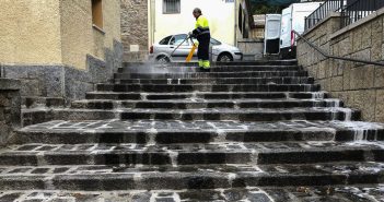 Limpieza Calle María Cristina y escaleras