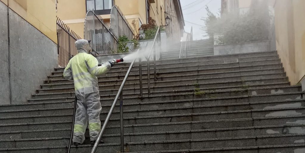 Limpieza y desinfección de la calle Patriarca y alrededores