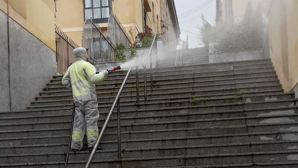 Limpieza y desinfección de la calle Patriarca y alrededores