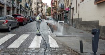 Limpieza de la calle Joaquín Costa