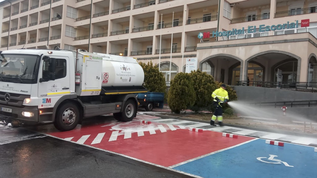 Limpieza accesos Hospital, Mercado Municipal y Supermercados