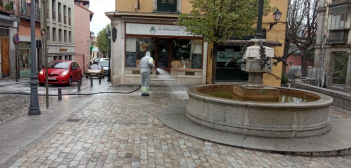 Limpieza en la Plaza de la Cruz