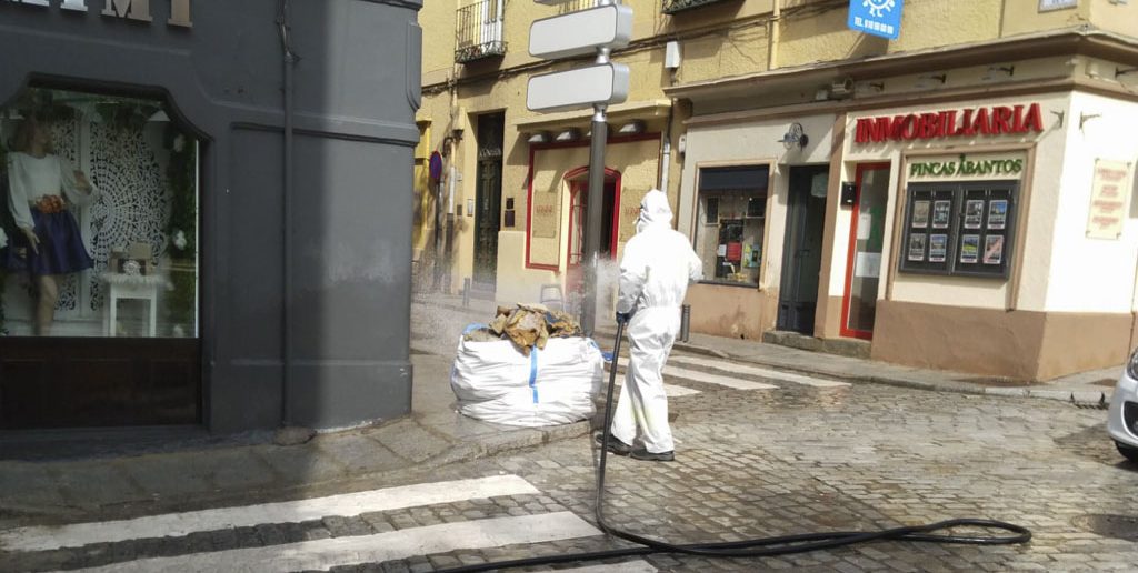 Limpieza y desinfección de la Zona Centro del Municipio