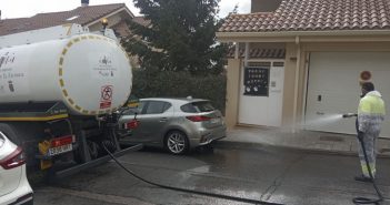 Limpieza y desinfección de calles en la zona de Las Cebadillas