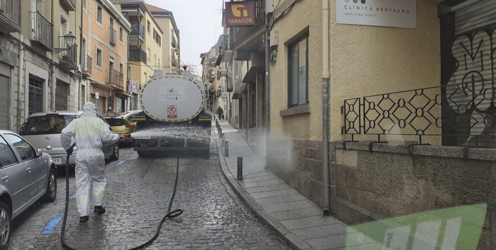 Limpieza y desinfección de la calle de Las Pozas y aledañas