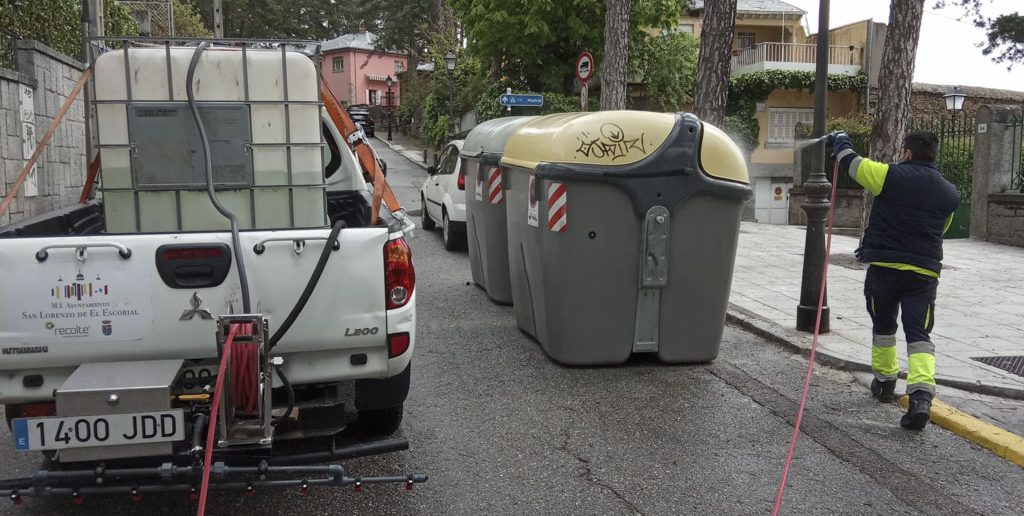 Limpieza y desinfección de la Carretera de la Presa y calles contiguas