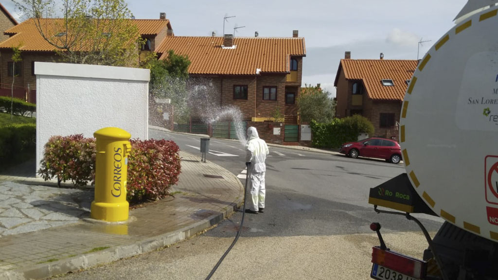 Limpieza y desinfección de la Urbanización Felipe II