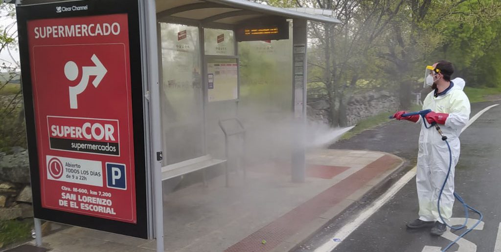 Limpieza y desinfección de la Carretera de Guadarrama