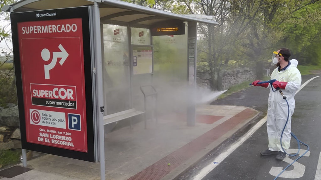 Limpieza y desinfección de la Carretera de Guadarrama