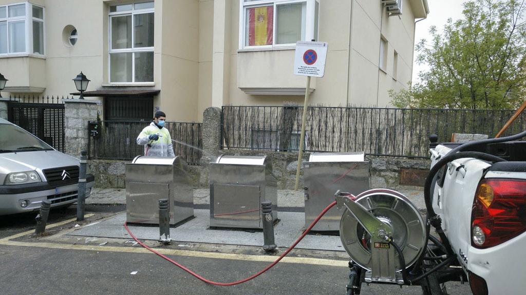 Limpieza y desinfección calle Santa Clara y alrededores