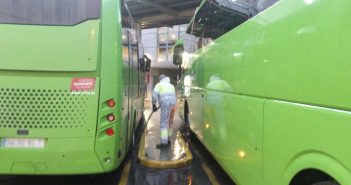 Limpieza y desinfección de darsena estación de autobuses