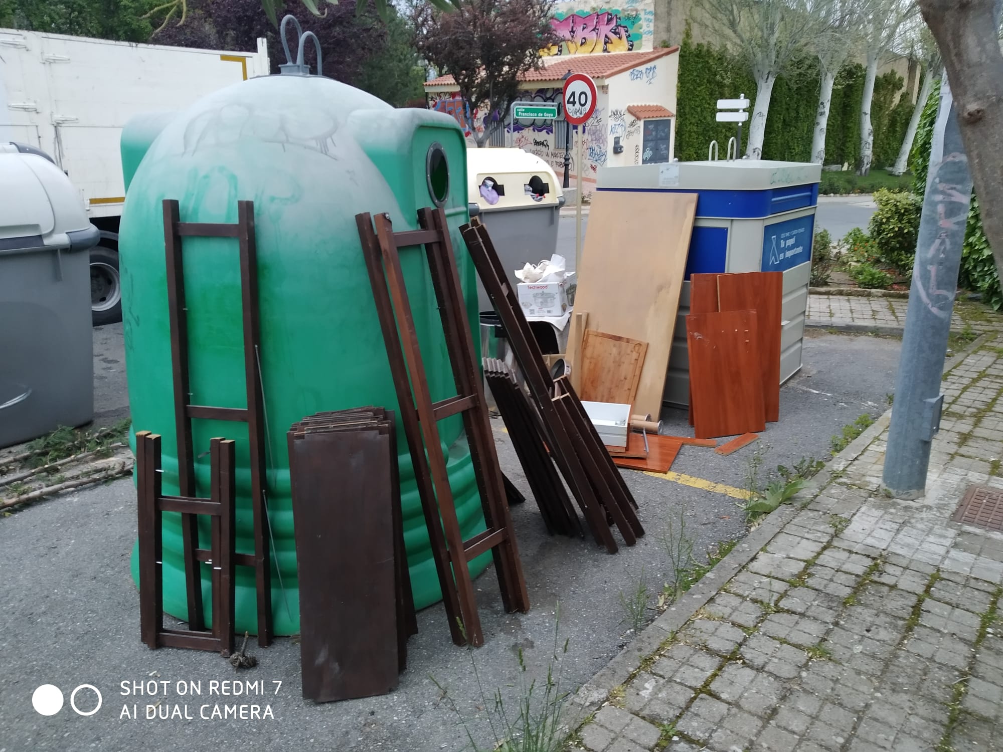 Basura fuea de contenedores