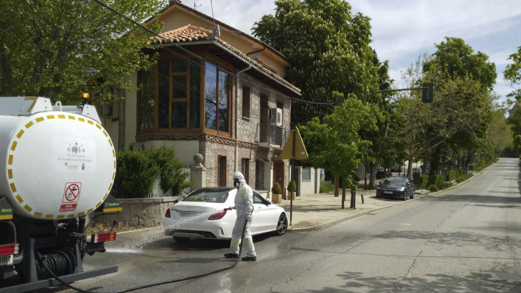 Limpieza y desinfección de Ctra. Robledo y Zona de los Alamillos