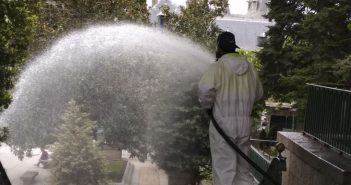 Limpieza y desinfección de la zona centro del municipio