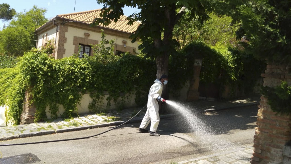 Limpieza y desinfección diversas calles finales de mayo