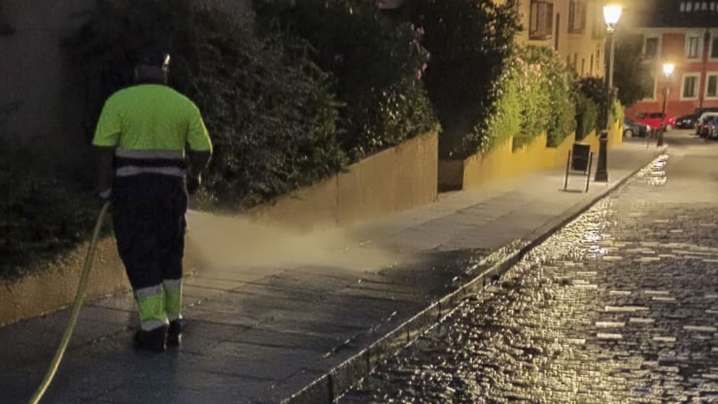 Limpieza y desinfección diversas calles San Francisco y Patriarca