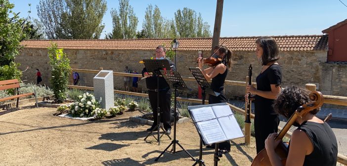 Homenaje a los afectados por el COVID