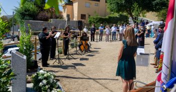 Homenaje a los afectados por el COVID