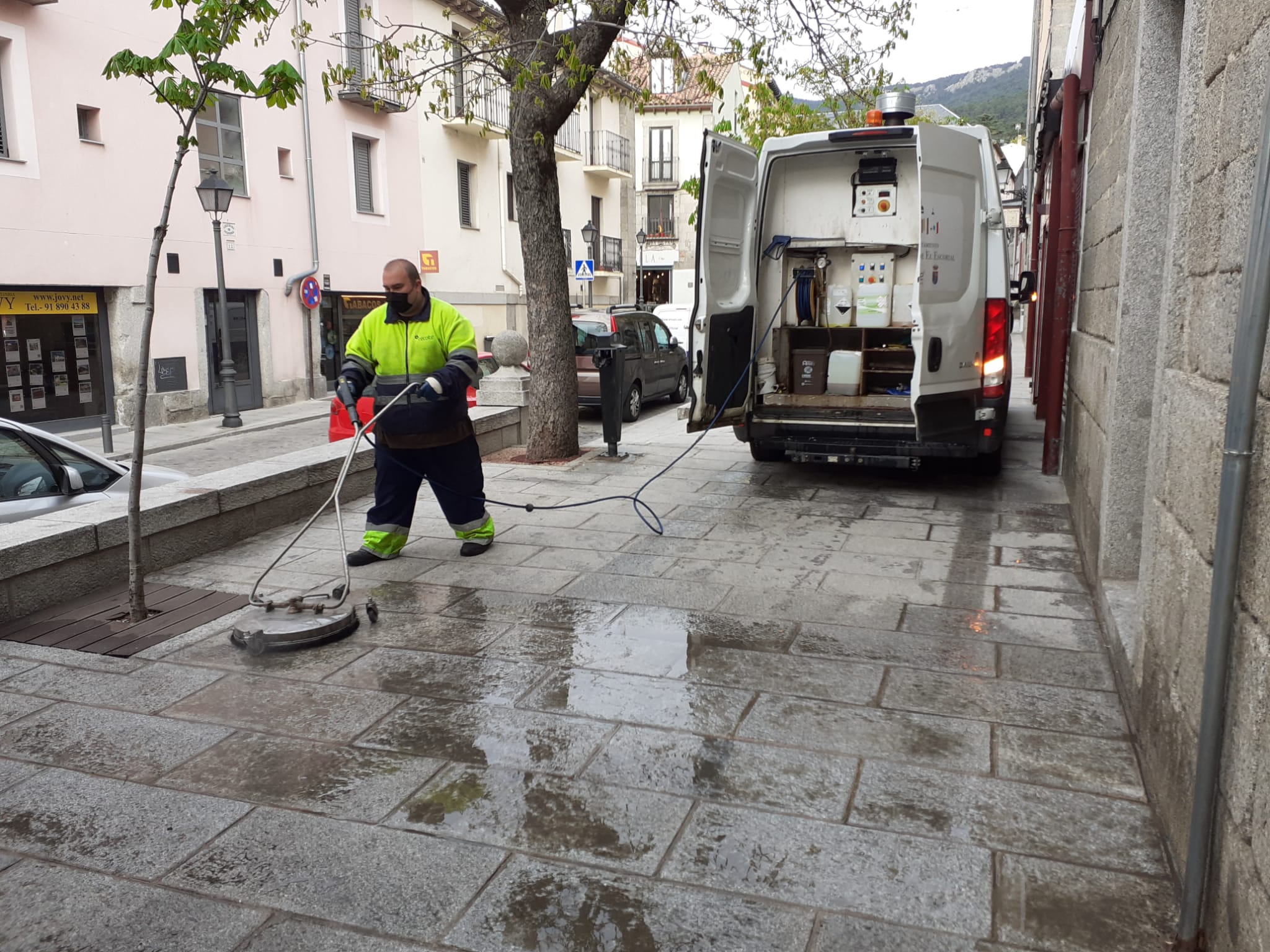 Limpieza y desinfección en diferentes puntos