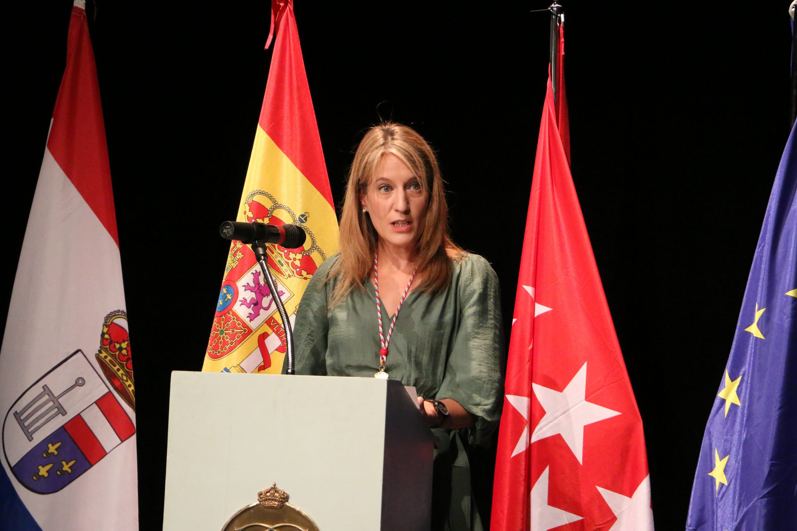Acto de Honores y Distinciones - La alcaldesa Carlota López Esteban se dirige a los galardonados.
