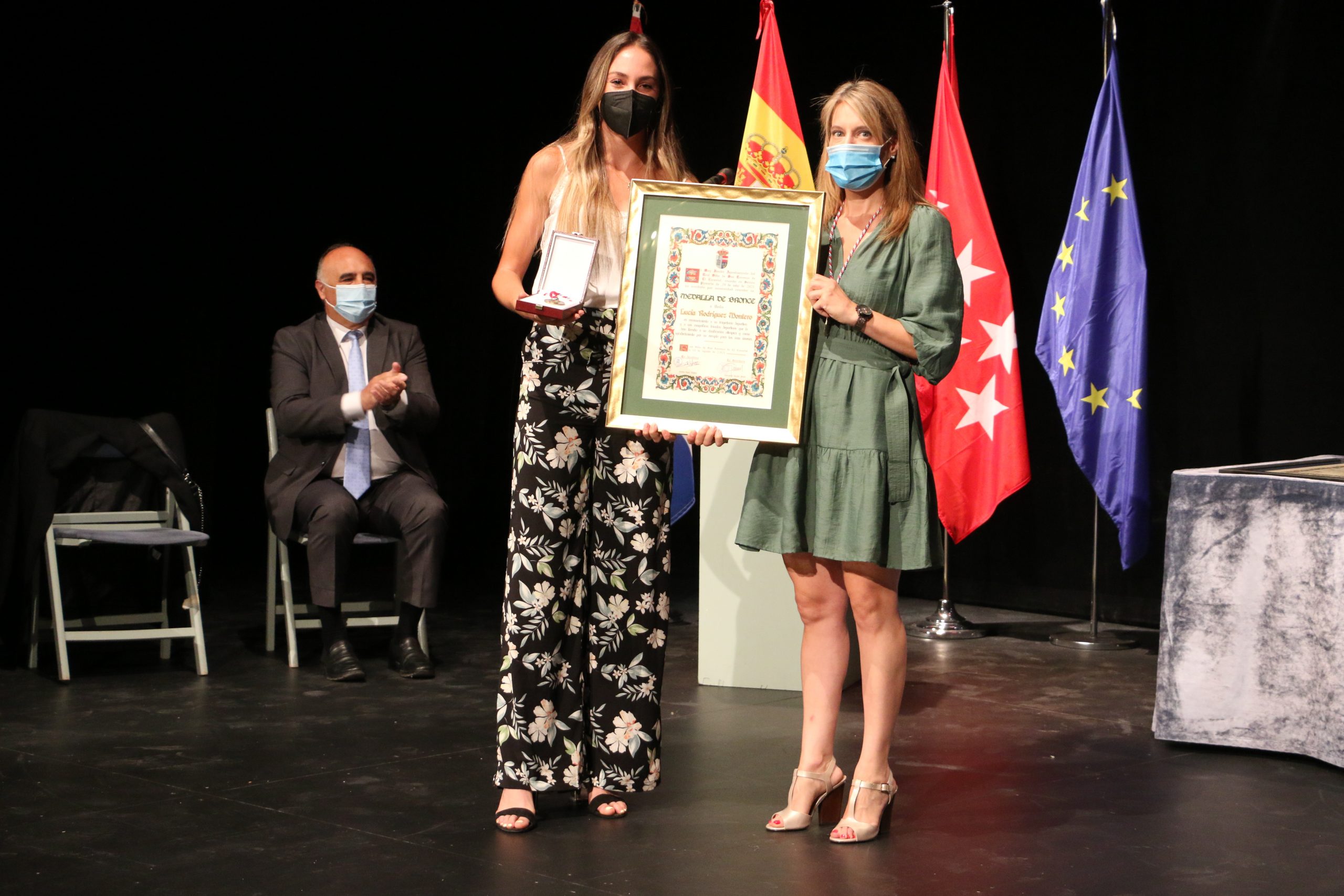 Acto de Honores y Distinciones - Lucía Rodríguez recoge la Medalla de Bronce del Real Sitio.