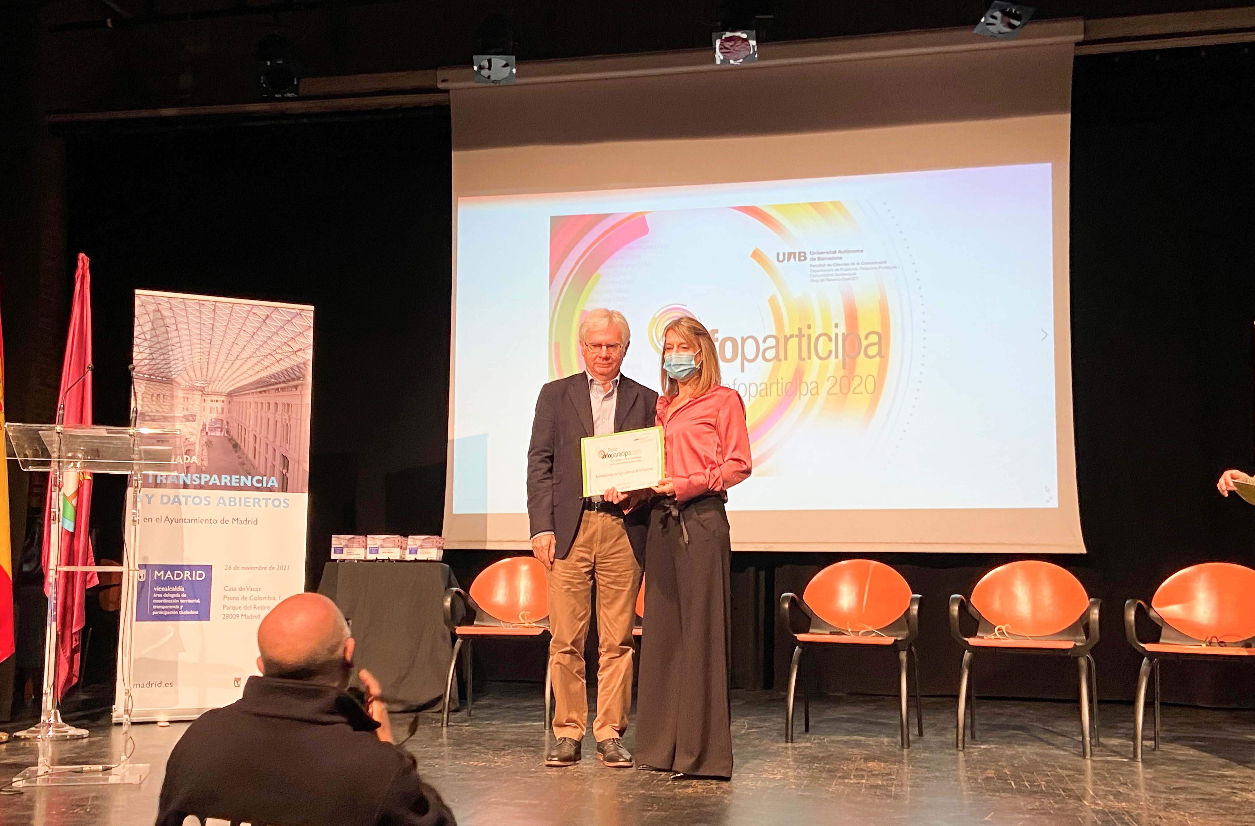 Entrega sello Infoparticipa-Alcaldesa