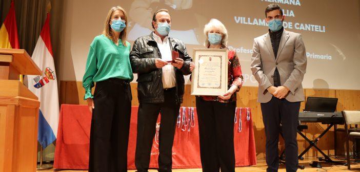 Medalla a la Hermana Emilia Villameytide Canteli por su entrega y dedicación al deporte
